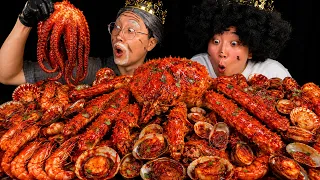 King Took Grandpa’s Food… Then Made a Giant King Crab Seafood Boil! 🦀🌶️