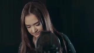 Aysellou Seni Düşündüm 