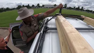 How to properly secure items using a tool called a ratchet strap