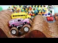 Download Lagu Monster Trucks in the Mud Show