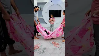 جوزي وهيلين كانوا عم يمرجحوا ليليان بس اجت هيفي ماقدرو يمرجحوها 