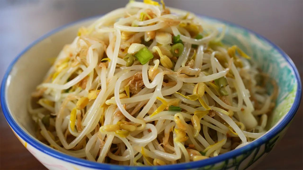 Mung bean sprout side dish (Sukjunamul-muchim: )