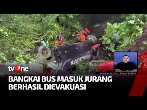 Evakuasi Bangkai Bus yang Masuk Jurang di Tasikmalaya