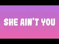 Lagu Chris Brown - She Ain't You