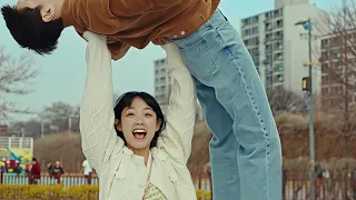 بنت بتورث قوة خارقه من أمها وأمها بتورث نفس القوة من أمها وكل ستات العيله عندهم نفس القوه 