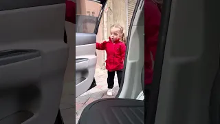 وقفتني فكرت بدها مساعدة 