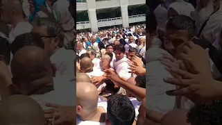 A Woman Stuck Near Hajre Aswad Umrah Performingumrah Hajreaswad Makkah Mecca Makka 
