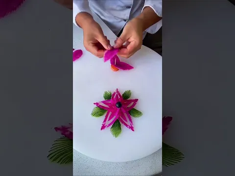 Plate like a pro — Five-Star Street Master shows you one secret to five-star hotel presentation!