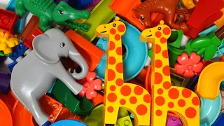 Satisfying Building Blocks Popular! A block coaster featuring elephants, giraffes, and other animals