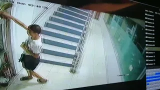 bakla nagtala bago umalis matapos sumalisi sa isang opisina huli sa cctv