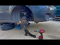 Passenger lower control arm replacement to a Toyota Camry Avalon elchanojose