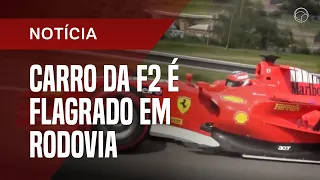 Carro da Fórmula 2 é flagrado em rodovia na República Tcheca
