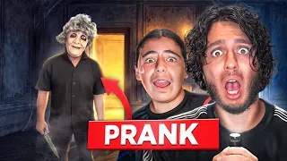 PRANK UN VIEUX FOU DÉMONIAQUE S’EST INTRODUIT DANS LA MAISON ! (la peur de sa vie)