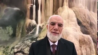 شاب يسأل الشيخ الغزالي  لم لا تطيل لحيتك  دندنها