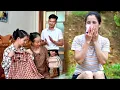 Download Lagu Everyone is happy with the gifts on Thu Tu Phan's long trip. He has signs of a strange illness. 
