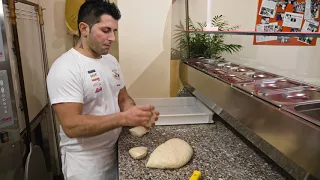 Pasta fresca di semola. La pasta tradizionale della cucina italiana .... 