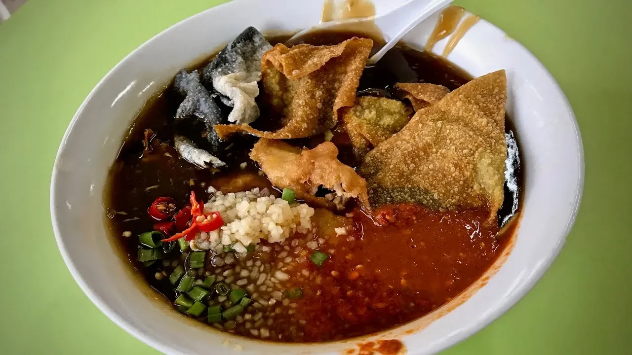 One of the best LOR MEE (thick gravy noodles) in Singapore! (Golden Mile Food Centre, street food)