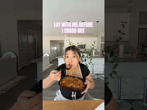 EAT WITH ME #padthai #mukbang #thaifood #shorts