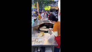 Delicious food live