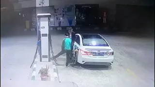 سرقة محطة بنزين وضرب العامل 