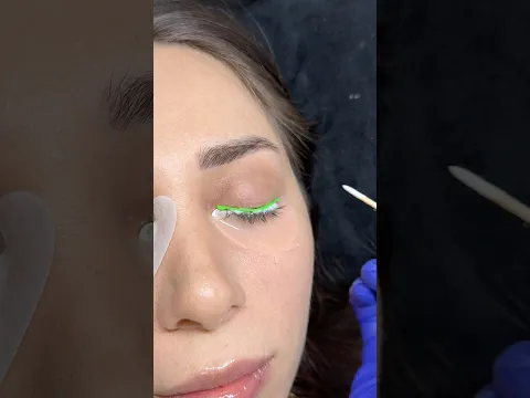 Korean technique lash lift. Use the compensators as a barrier between the lash  roots and 1 solution