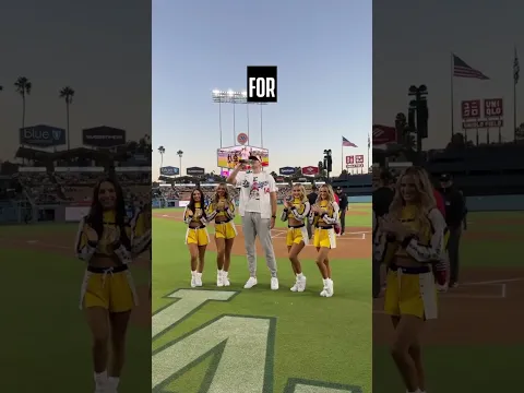 Walker Kessler throws the first pitch for the Los Angeles Dodgers #Lakers ￼