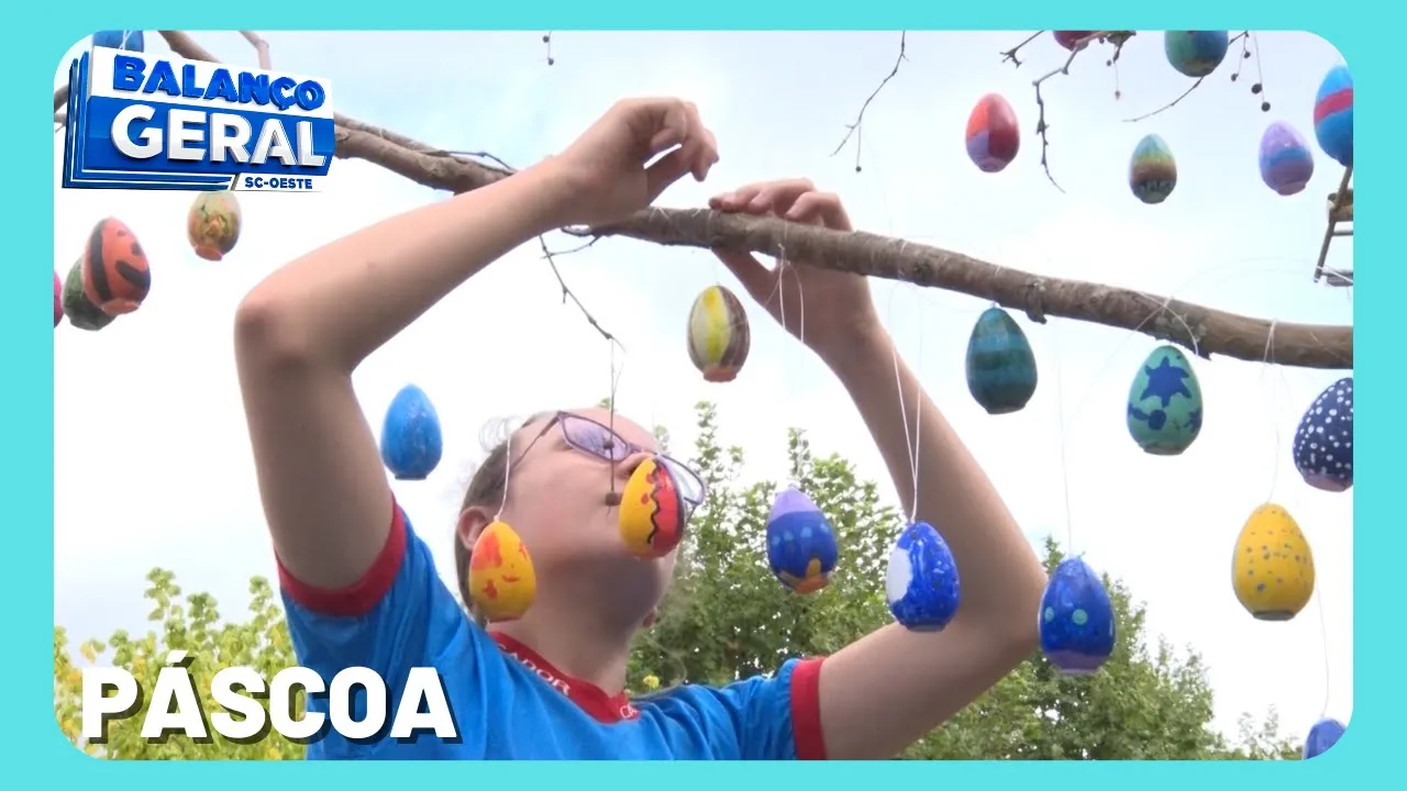 Alunos de Caçador decoram Parque Central com 10 mil ovos de Páscoa