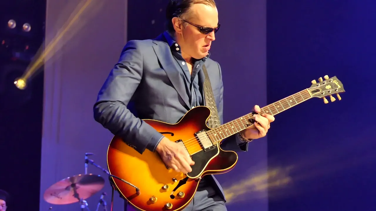Joe Bonamassa - Little Girl - 11/29/18 Queen Elizabeth Theatre - Vancouver, BC Joe Bonamassa - Little Girl - 11/29/18 Queen Elizabeth Theatre - Vancouver, BC