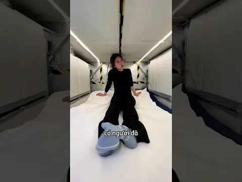 Chiếc giường này mở ra từ chính giữa 😳