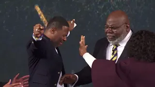 micah stampley breaks down at td jakes church after losing 15 year old daughter