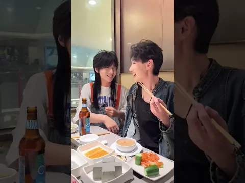 一航：请问大家 我这样做过分嘛#shorts #搞笑 #情侣日常 #couple #comedy