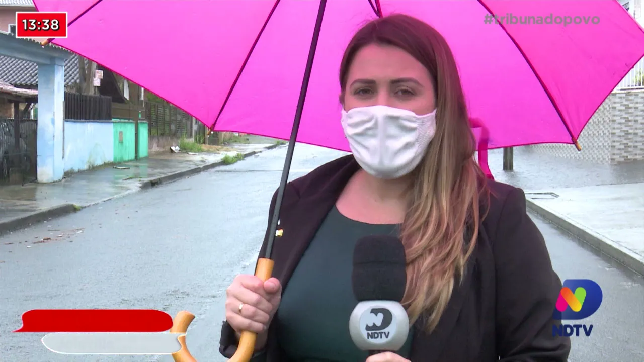 Acidente entre carro e moto acaba em confusão em Joinville