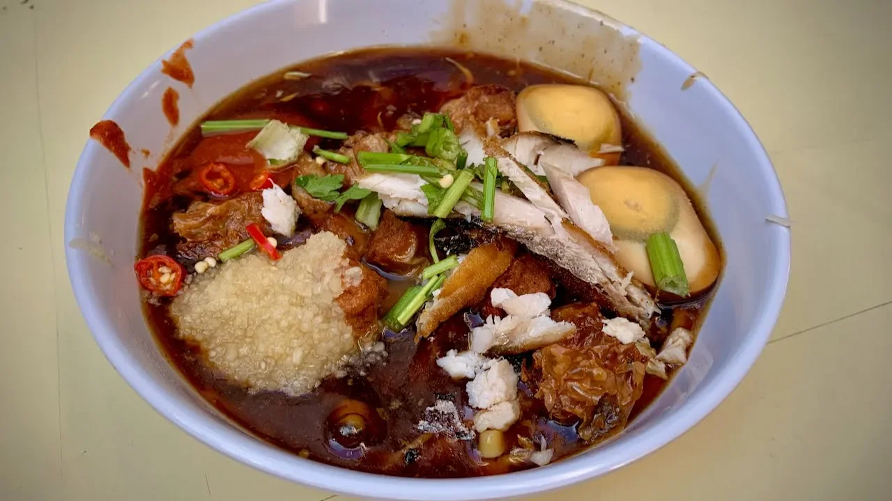 This LOR MEE at Old Airport Road Food Centre is worth the trip! (Singapore street food)