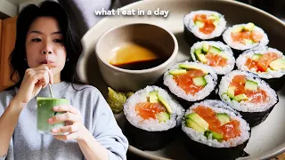 what i eat in a day (when i'm overwhelmed)