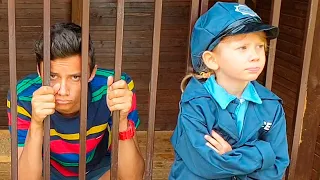 Alyona y Pasha juegan a la policía 👮‍♀️👮‍♂️🚓Alena25