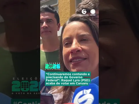 Acompanhada do filho mais velho, João Lyra, a governadora Raquel Lyra (PSD) chegou ao Colégio Dioces