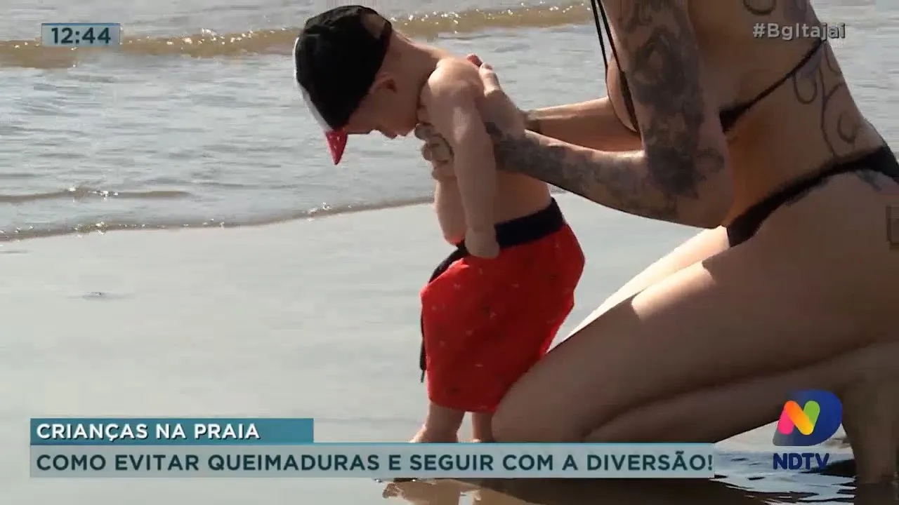 Como evitar queimaduras e seguir com a diversão com as crianças na praia