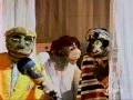 Download Lagu Nas Garras da Patrulha - Como forma de diversão, Tizil resolve ficar cuspindo pela janela e...