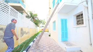 بنت صغيرة تساعد سكان العمارة   شوف حصل اية    سمعها