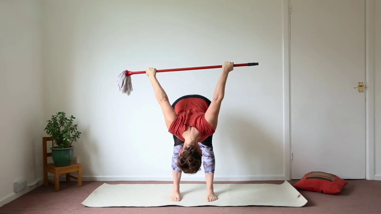 Iyengar Yoga - Shoulder Sequence 01
