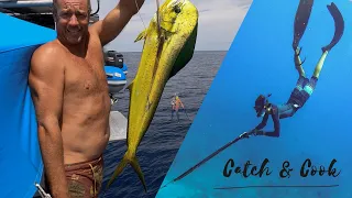 On the hunt for a feed living on a boat Episode 220 (Sailing Catalpa)