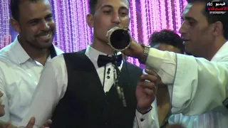 اضحك مع الريس محمد العشه وهو بيخلي العريس يزمر بالمزمار البلدي شركه فيديو الاصدقاء            دندنها