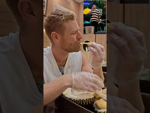 Visiting a Durian Bar to try the King of Fruits!