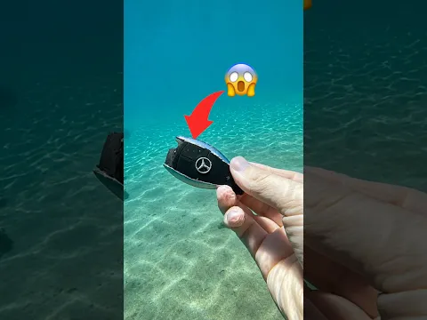 Buscando OBJETOS valiosos en la playa #verano #viaje #oceano