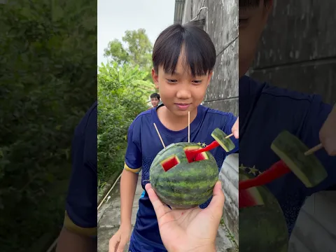 Gia đình vui vẻ và những bí mật trong cháy dưa hấu 🍉#shorts