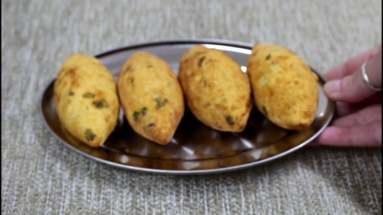 BOLINHO DE MANDIOCA RECHEADO DE CARNE MOÍDA POR: SUSSA RODRIGUES