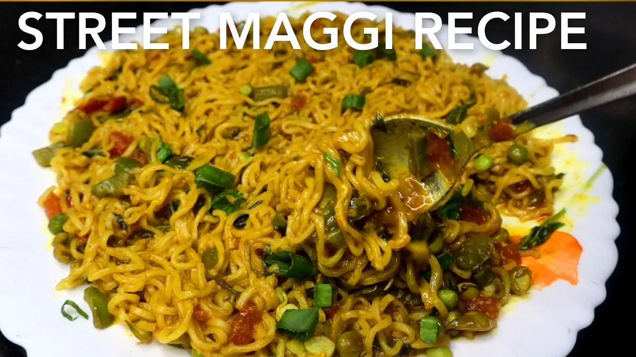 STREET KI MAGGI KAISE BANAI JAATI HAI ZARUR DEKHEN AUR EK BAAR ZARUR TRY KAREN ZABERDAST BANTI HAI