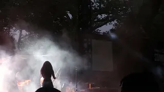 lisa yaro osei dj jon quick prepping central park crowd for flavour stage entry 1
