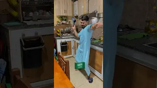 لكل بلد طريقته في التعامل مع الصرصور    عربي  مضحك        دندنها