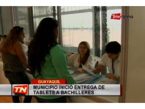 Municipio inició entrega de tablets a bachilleres